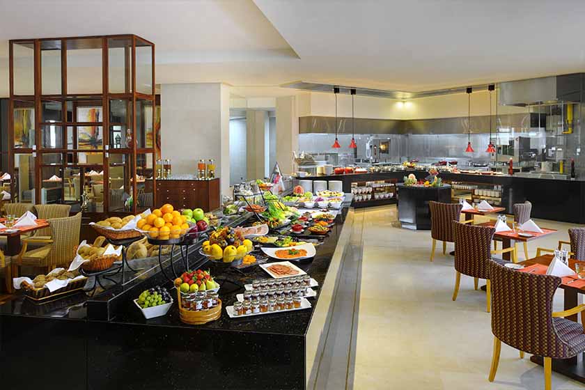 Crowne Plaza Jumeirah Hotel Dubai - Breakfast