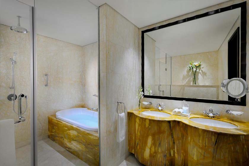 Crowne Plaza Jumeirah Hotel Dubai - One King Bed Standard