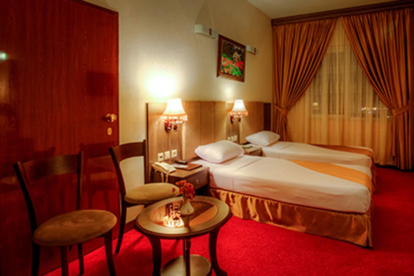  هتل کیانا مشهد - اتاق کانکت چهار تخته