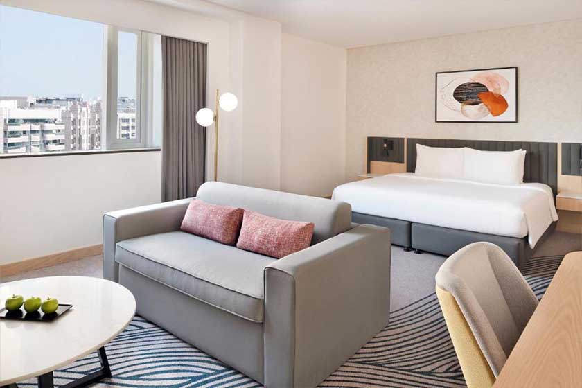 Crowne Plaza Jumeirah Hotel Dubai - One King Bed Junior