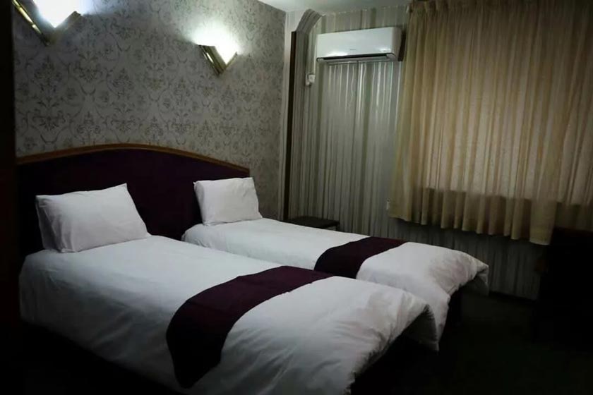 هتل شیراز مشهد - اتاق دو تخته تویین
