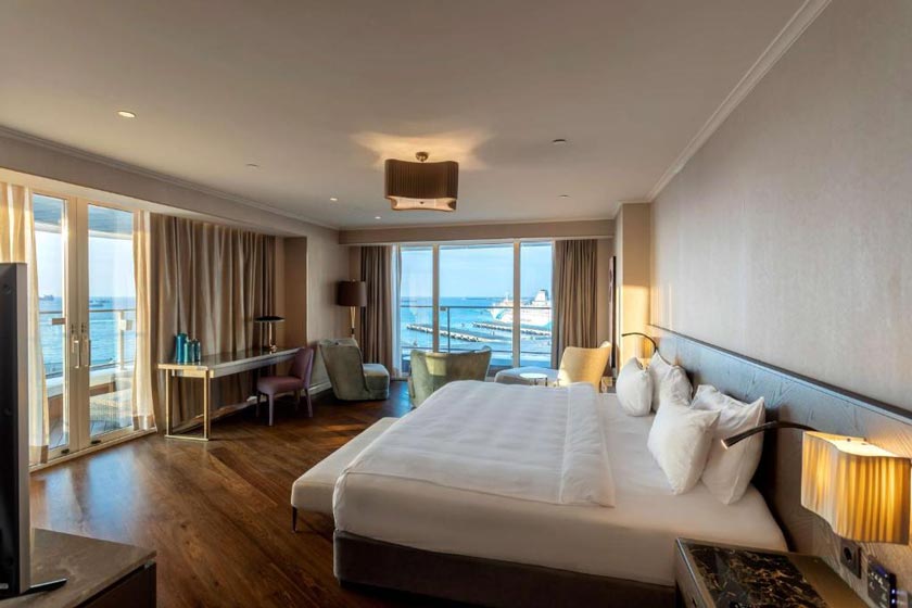  Radisson Blu Hotel Istanbul Ottomare - Suite with Balcony and Sea View