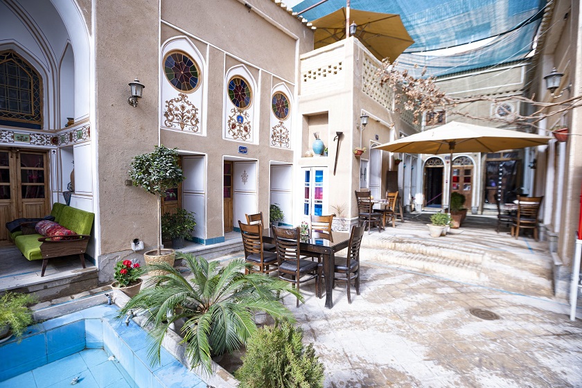 اقامتگاه سنتی یاس اصفهان - کافه