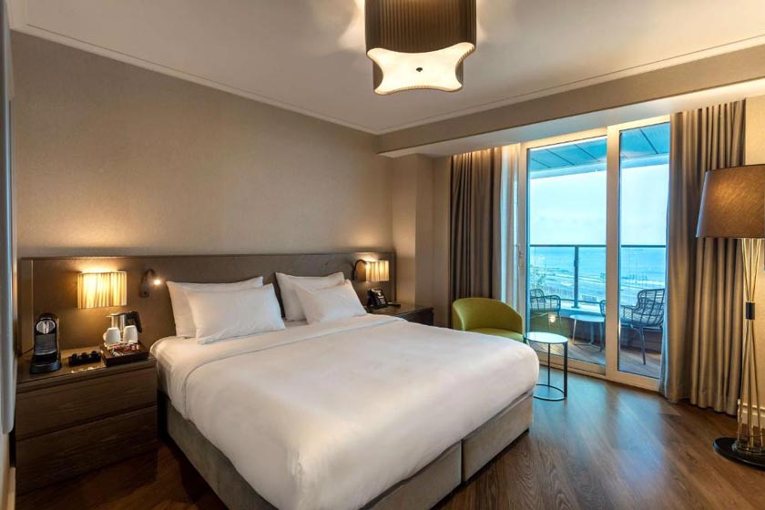  Radisson Blu Hotel Istanbul Ottomare - Premium Room with Balcony and Garden View