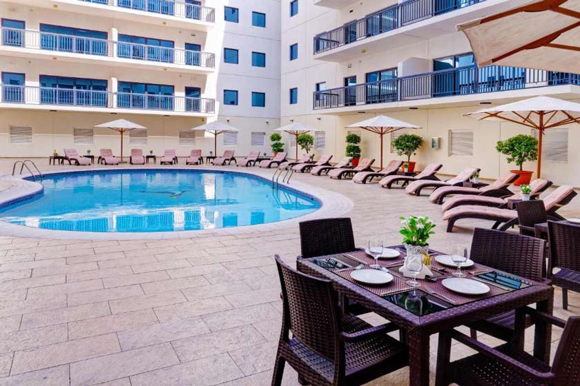 Golden Sands Hotel Apartments dubai - pool