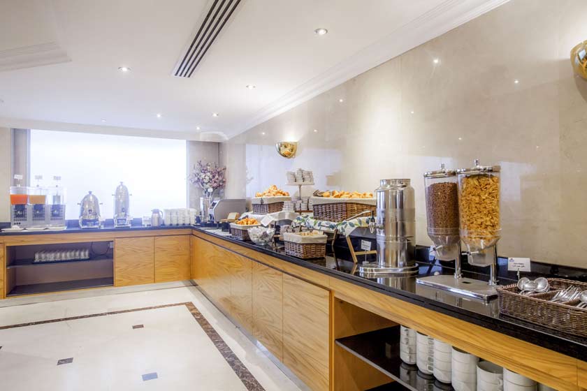 Golden Sands Hotel Apartments dubai - breakfast