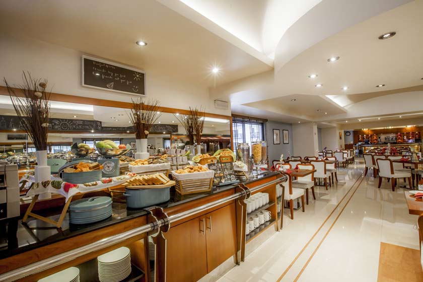Golden Sands Hotel Apartments dubai - breakfast
