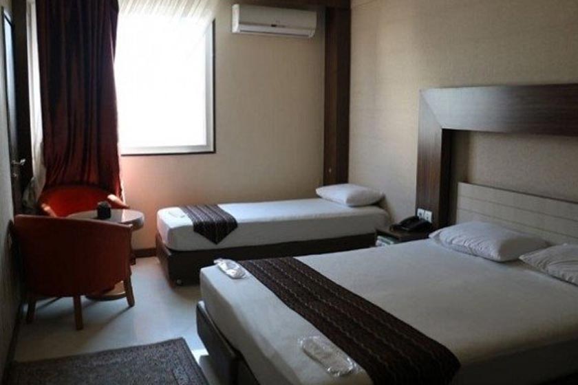 هتل انقلاب مشهد - اتاق سه تخته