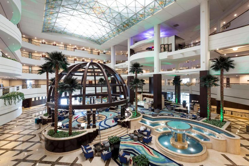  Movenpick Grand Al Bustan Dubai - Lobby