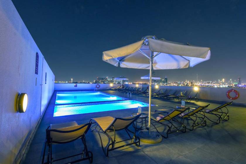 Premier Inn Dubai International Airport - pool