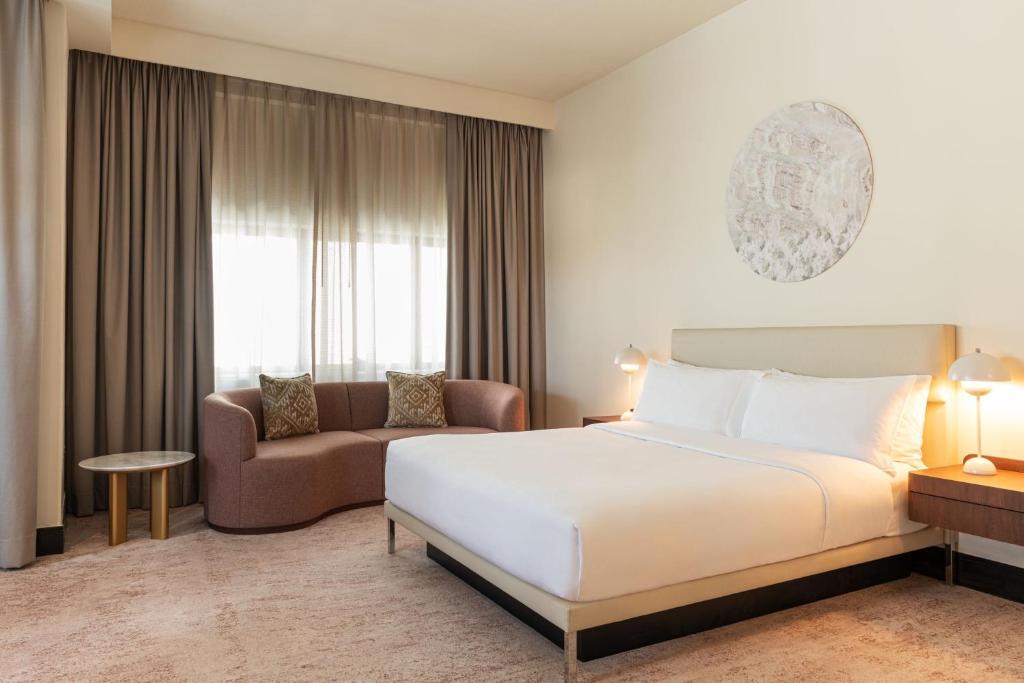 Le Meridien Fairway Dubai - One Bedroom Executive Suite