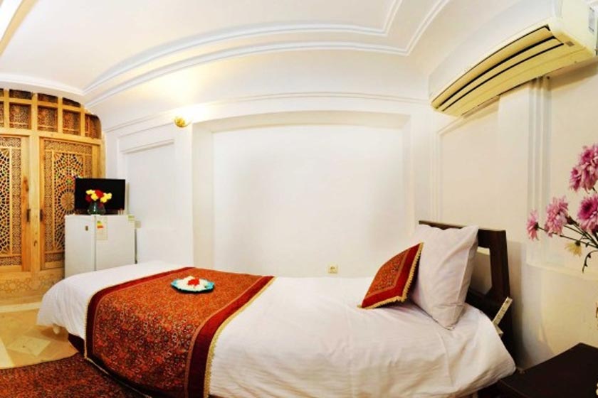 هتل تاریخی لب خندق یزد - اتاق یک تخته