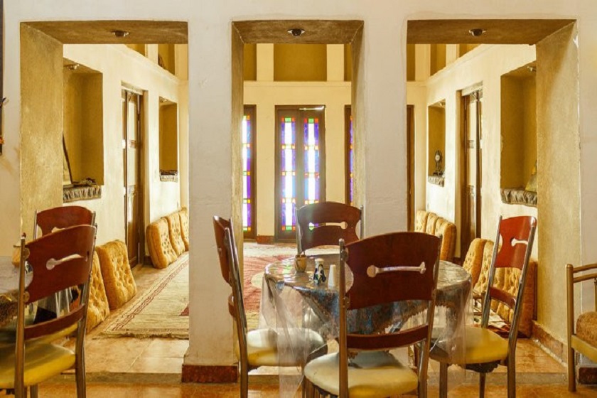 هتل سنتی کوروش یزد - اتاق ۶ تخته