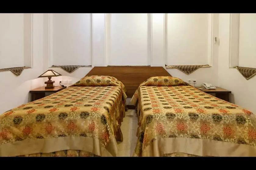 هتل سنتی مظفر يزد - اتاق دو تخته تویین