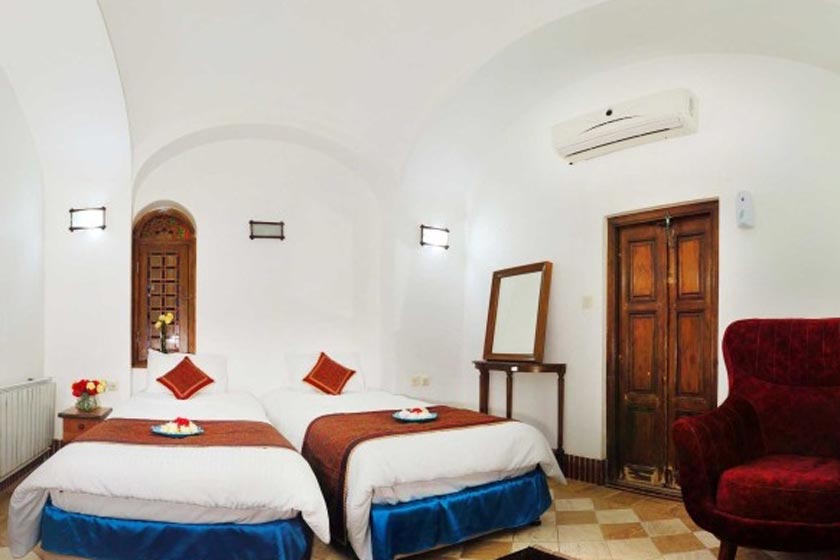 هتل تاریخی لب خندق یزد - اتاق دو تخته تویین