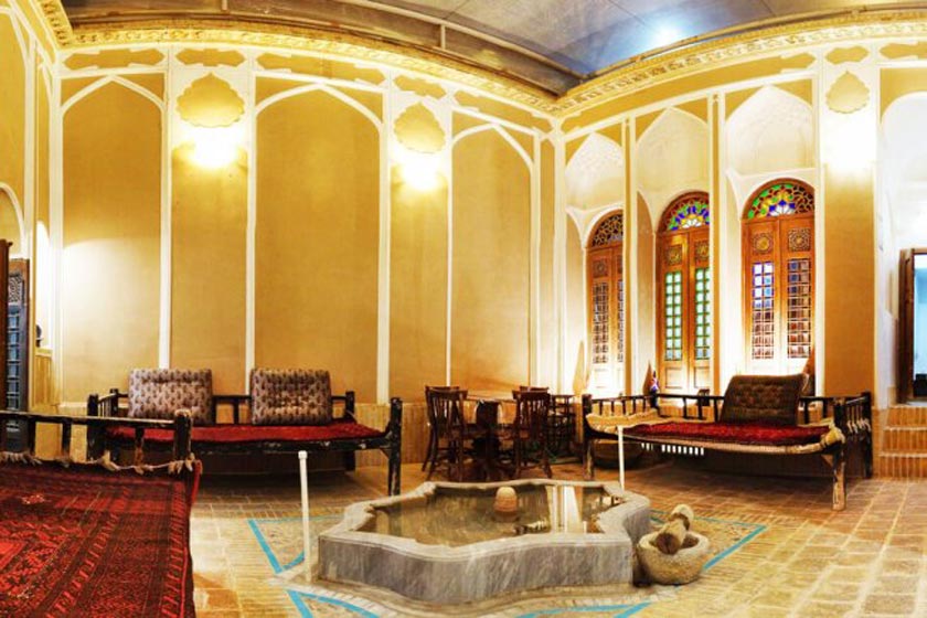هتل تاریخی لب خندق - نما