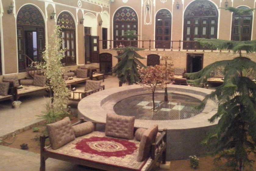 هتل سنتی رز یزد - محوطه