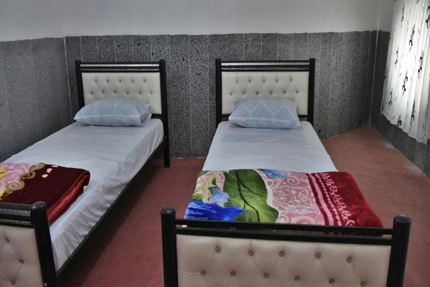 هتل باغ شهران یزد - اتاق دو تخته تویین
