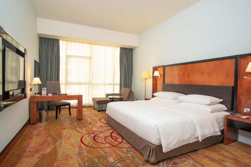 Millennium Airport Hotel Dubai - Pool View King Room