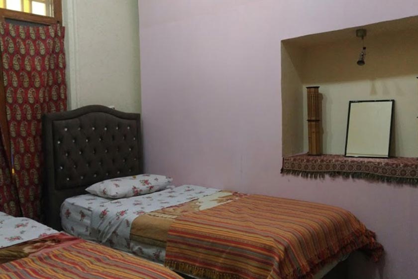 هتل جاده ابریشم یزد - اتاق چهار تخته