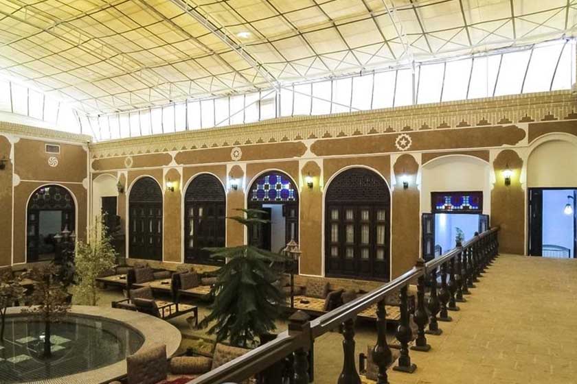 هتل سنتی رز یزد - محوطه