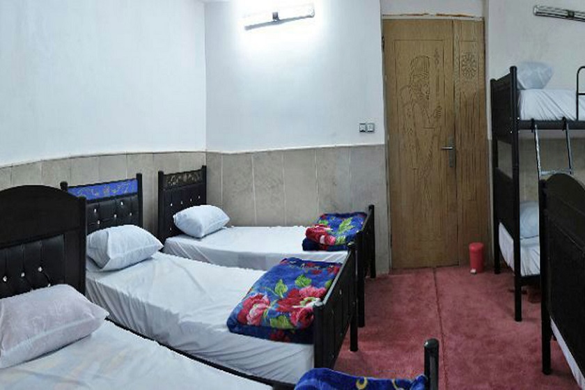 هتل باغ شهران یزد - اتاق ۶ تخته