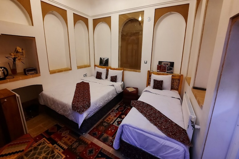 اقامتگاه سنتی یزدان گرد يزد - اتاق سه تخته نارنجستان