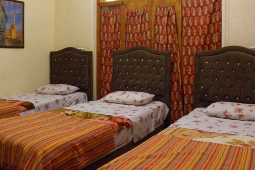 هتل جاده ابریشم یزد - اتاق سه تخته