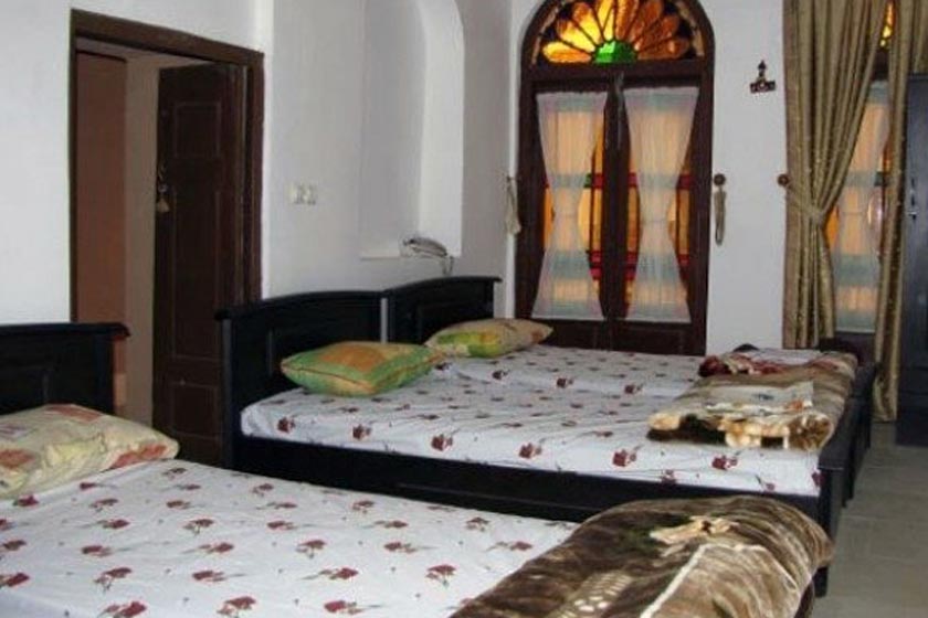 هتل ادیب الممالک یزد - اتاق پنج تخته