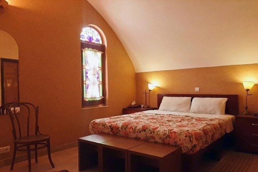 هتل سنتی خانه سه نیک یزد - اتاق سه تخته (گیو)