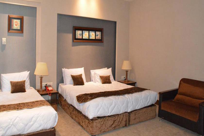 هتل زنبق یزد - اتاق سه تخته
