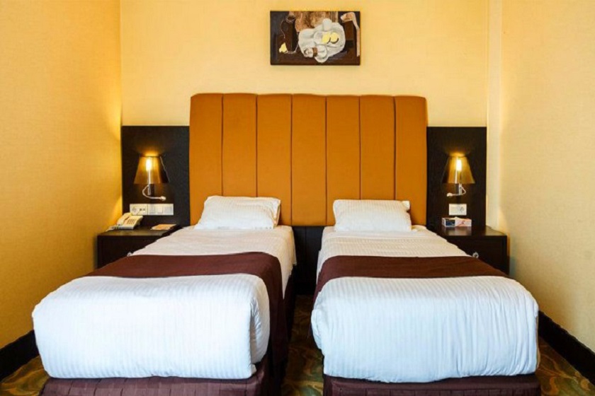 هتل رویال شیراز - اتاق دو تخته تویین