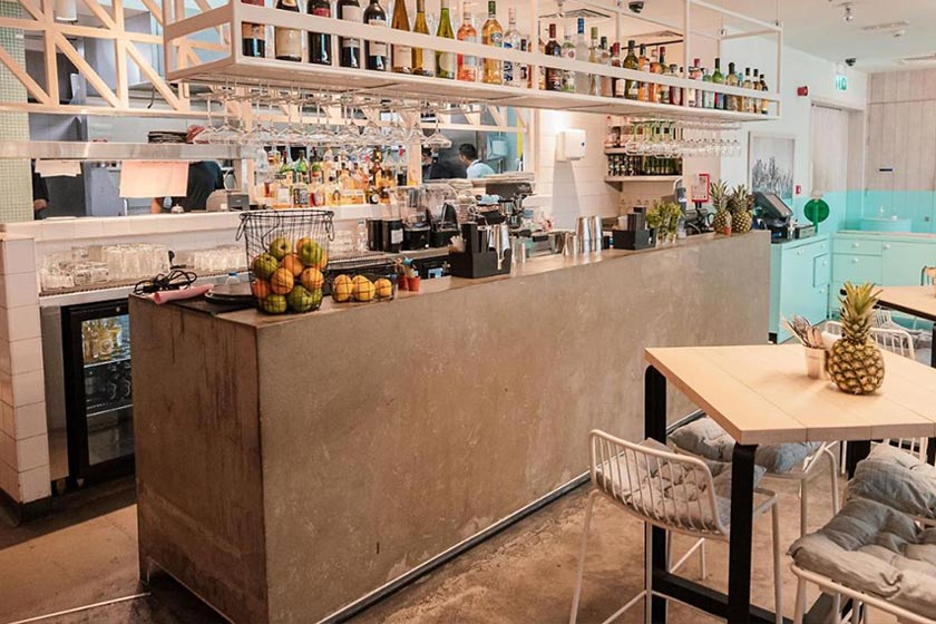 Holiday Inn Express Dubai Safa Park, an IHG Hotel - cafe