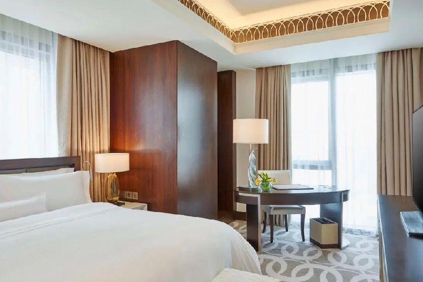 Hilton Dubai Al Habtoor City - Junior Suite