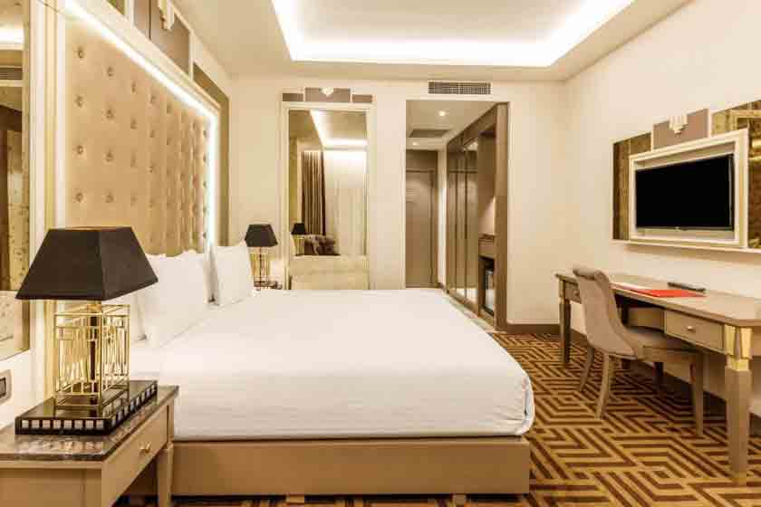 Ramada by Wyndham Istanbul Golden Horn - Standard King Room