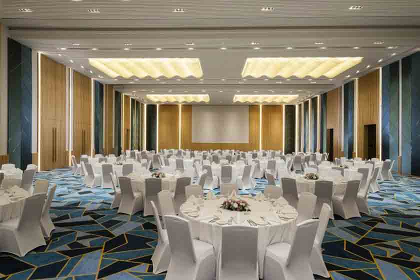 Maani Muscat Hotel & Suites - conference hall