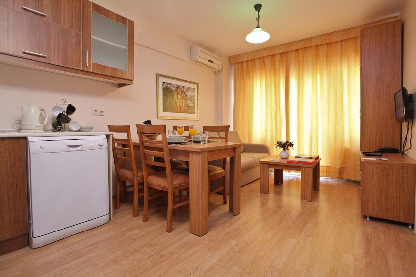 Three Apples Suites Taksim Istanbul - Deluxe Triple Room