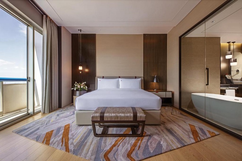 Swissotel The Stamford - Crest King Suite