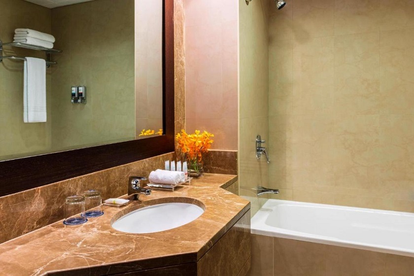 Four Points by Sheraton Sheikh Zayed Road Dubai - Business Suite King