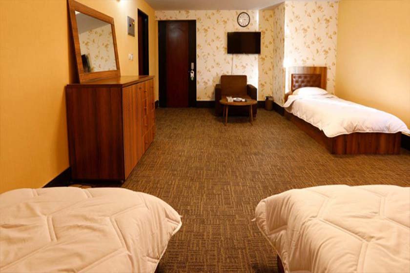 هتل آذین چابهار - اتاق سه تخته