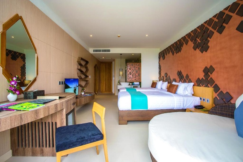 Crest Resort & Pool Villas Puket - Deluxe Double or Twin Room