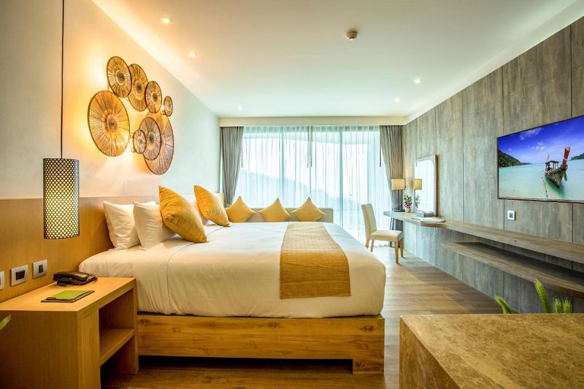 Crest Resort & Pool Villas Puket - Deluxe Double or Twin Room