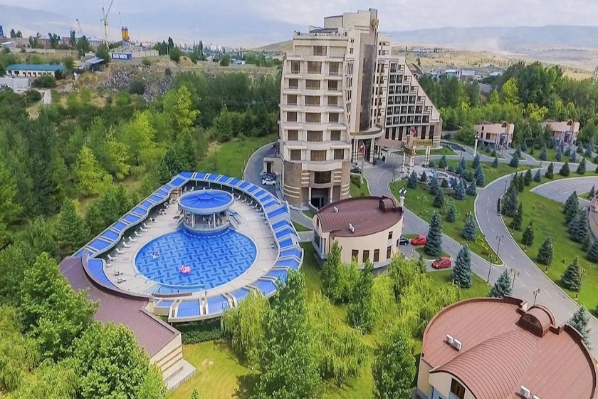 Multi Grand Pharaon Hotel Yerevan - Facade