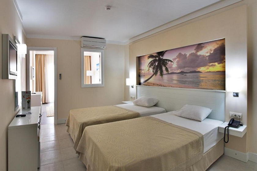 Batihan Beach Resort & Spa Kusadasi - Select Family Room