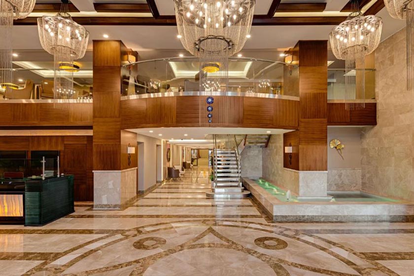 Doubletree by Hilton Van - Lobby