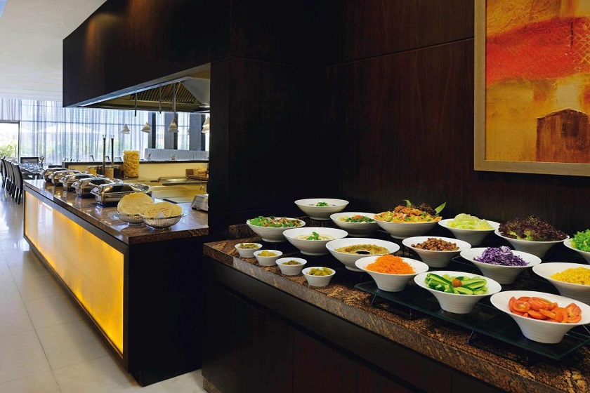 Movenpick Hotel Apartments Al Mamzar Dubai - Food And Drink