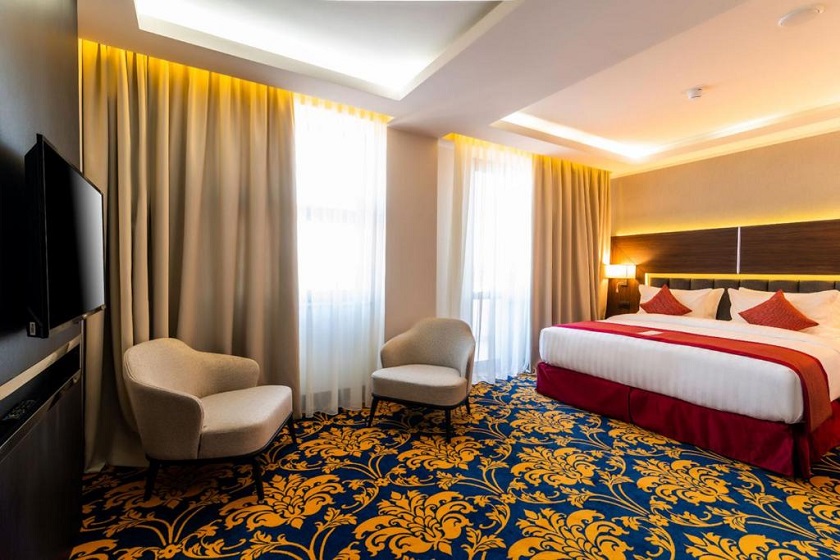 Ramada Hotel & Suites by Wyndham Yerevan - King Suite