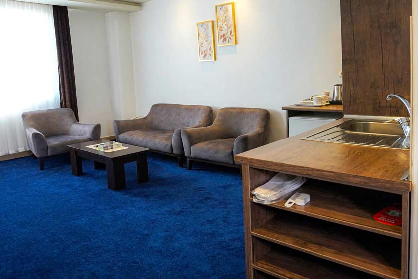 هتل ابریشمی لاهیجان - سوئیت دو خوابه چهار نفره