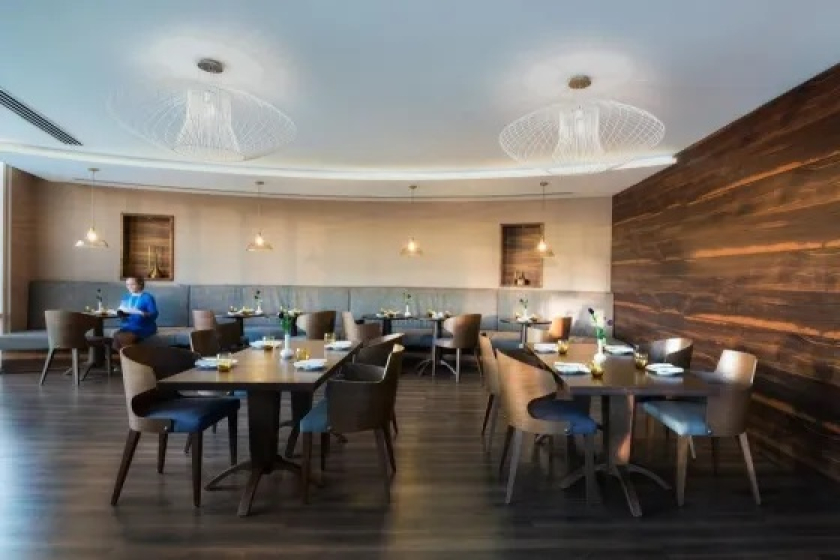   Radisson Blu Hotel Dubai Waterfront - Restaurant