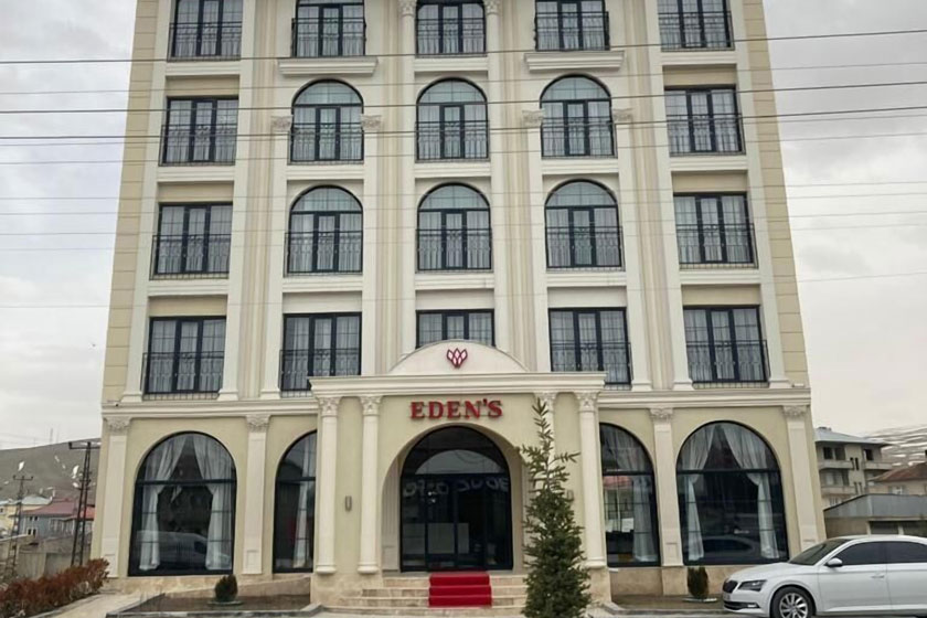 Hotel Eden's Van